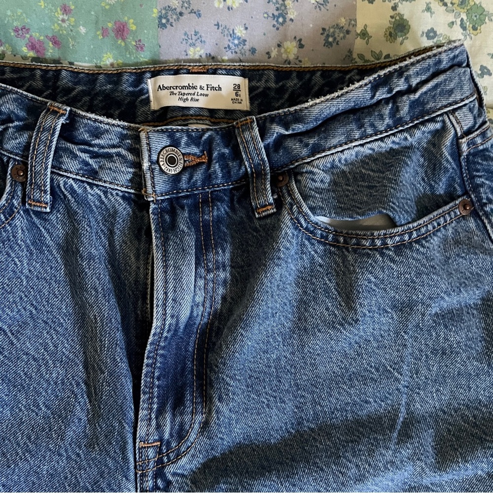Abercrombie & Fitch curve love barrel jeans extra short